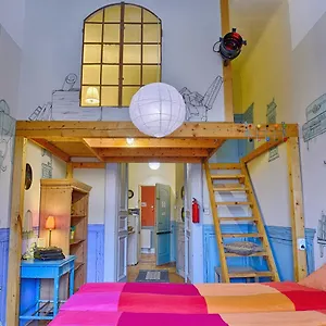 https://lavender-circus-hostel-doubles-ensuites.inbudapesthotels.com