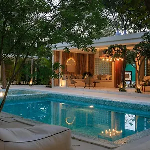 https://carmela-tulum-by-moskito.quintano-roohotels.com
